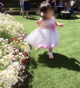 1歳５ヶ月娘と結婚式に参列 子供の服装 衣装 ドレス 持ち物などはどうする 女の子 転勤主婦まるこのブログ